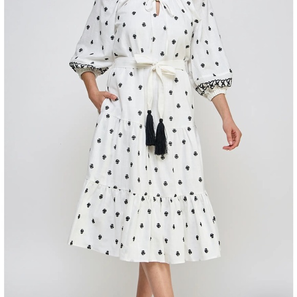 Koko + Mason beautiful dress with embroidery accents - Picture 3 of 8